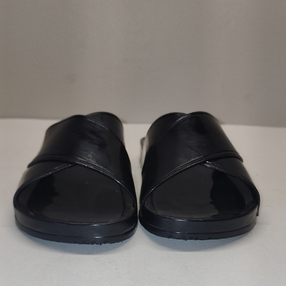Topshop patent flip flops - Picture 1 of 7